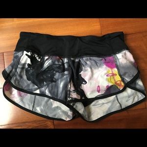 Lululemon unicorn tears Speed short - sz 4